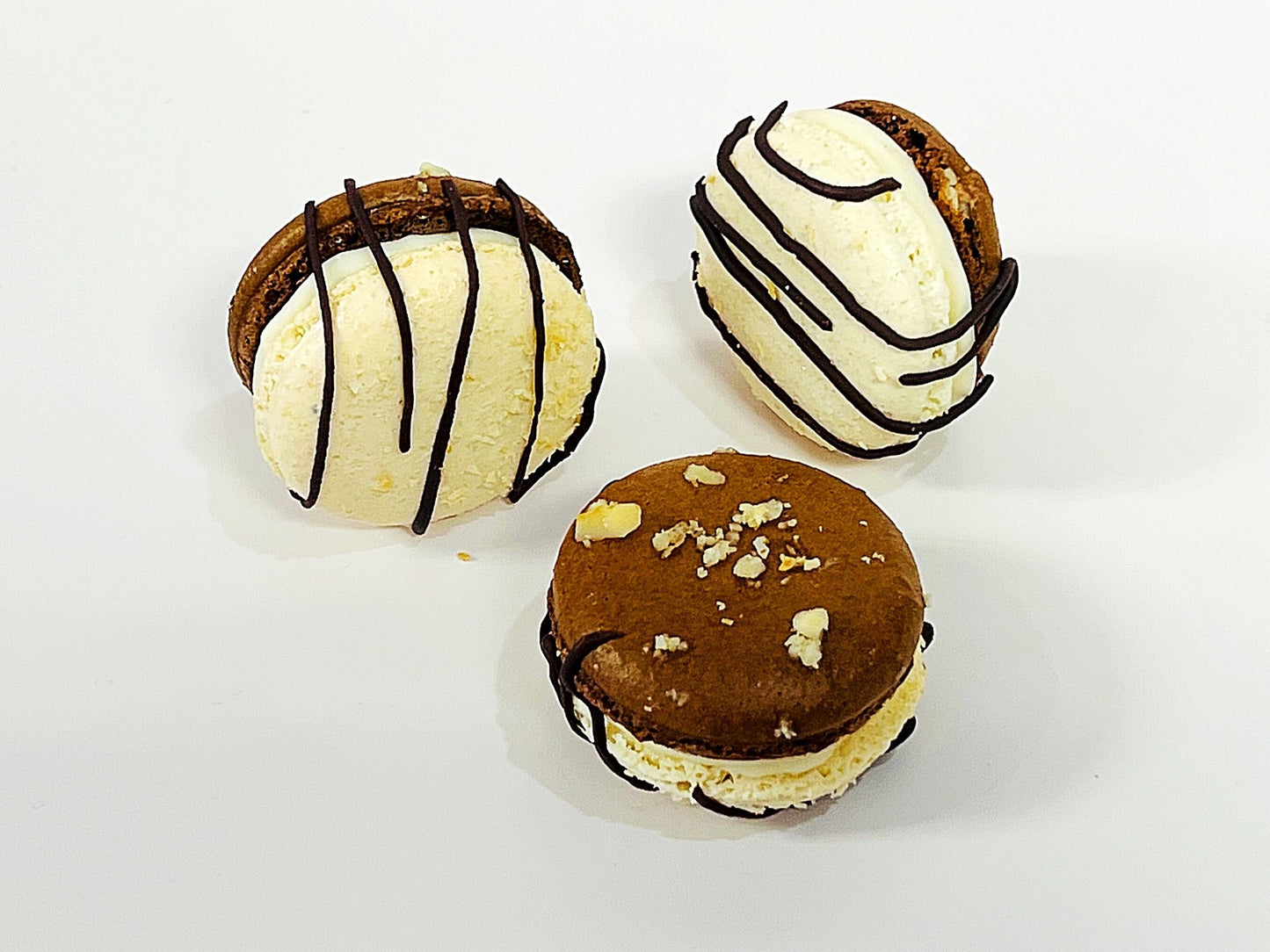 Hula Pie Macaron Delight | Available in 6, 12 & 24 - Macaron Centrale