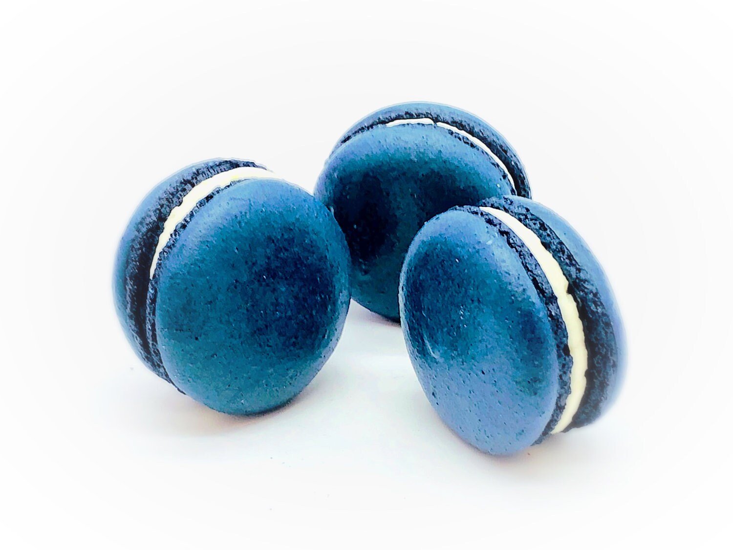 Lavender Macarons (6 Pack) | Ideal for celebratory events. - Macaron Centrale