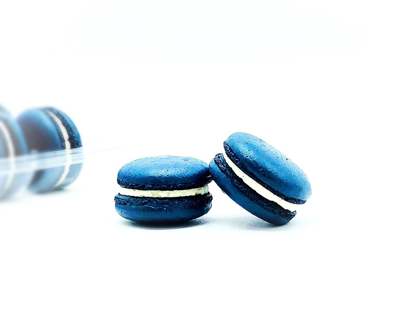 Lavender Macarons (6 Pack) | Ideal for celebratory events. - Macaron Centrale