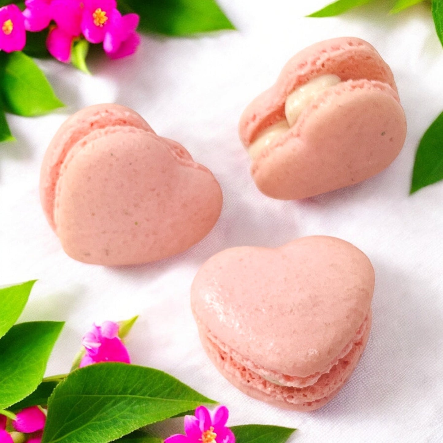 Light Pink Heart French Macarons | Ideal for Valentine's Day gifts, birthdays, weddings, anniversaries and more - Macaron CentraleValentine'sDefault (Raspberry)12 Pack