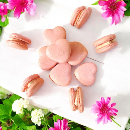 Light Pink Heart French Macarons | Ideal for Valentine's Day gifts, birthdays, weddings, anniversaries and more - Macaron CentraleValentine'sDefault (Raspberry)12 Pack