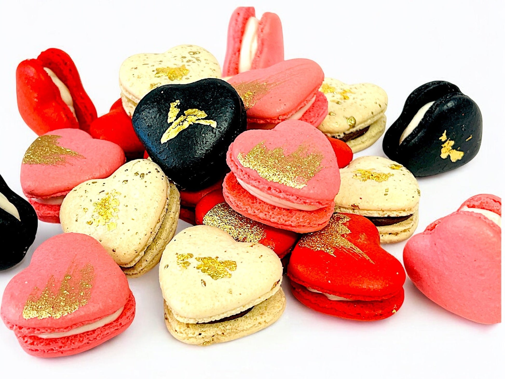 Love in Every Heart: A Heart - Shaped Macaron Set - Macaron CentraleValentine'sDefault Flavor6 Pack