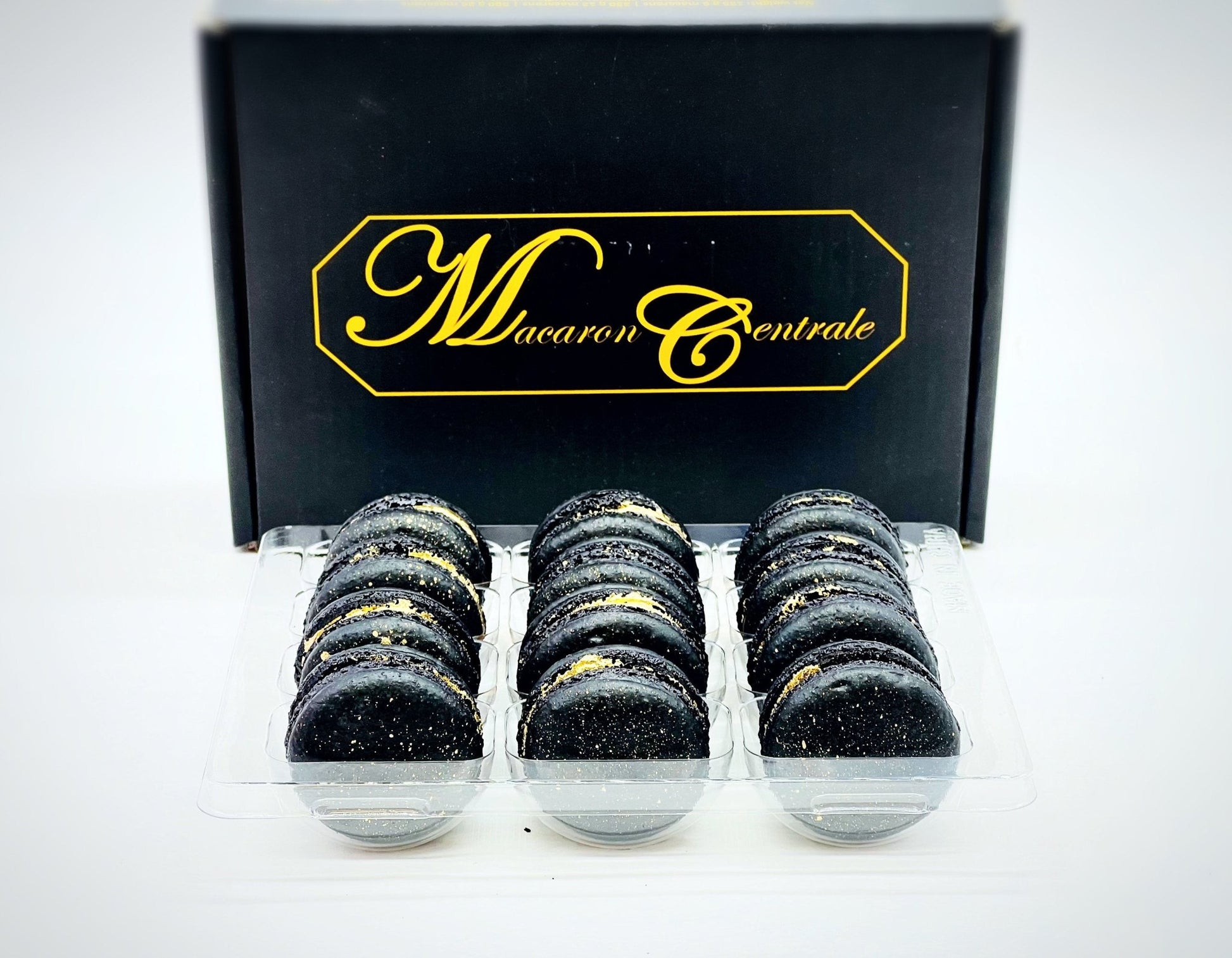 Luxe Mac | Black Macaron with Gold Splatter | Available in 6, 12 and 24 Pack - Macaron Centrale6 Pack