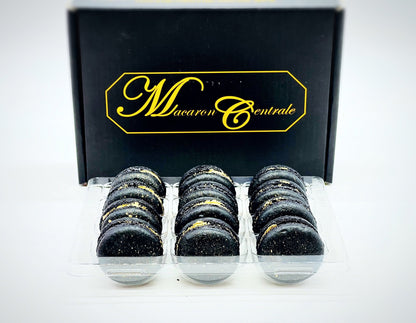 Luxe Mac | Black Macaron with Gold Splatter | Available in 6, 12 and 24 Pack - Macaron Centrale6 Pack