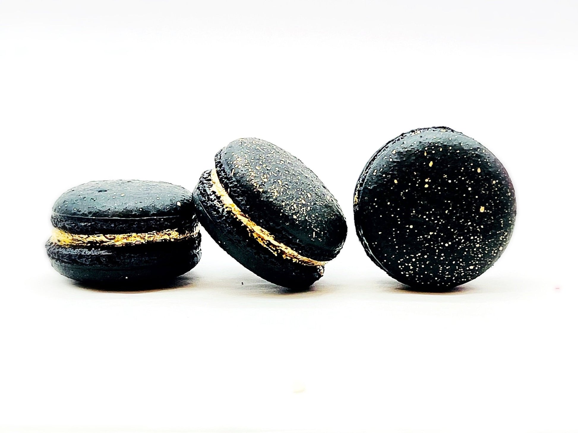 Luxe Mac | Black Macaron with Gold Splatter | Available in 6, 12 and 24 Pack - Macaron Centrale6 Pack