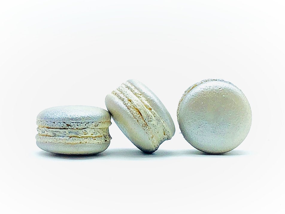 Luxe Mac | Silver Macarons Ideal for celebratory events. - Macaron Centrale6 Pack