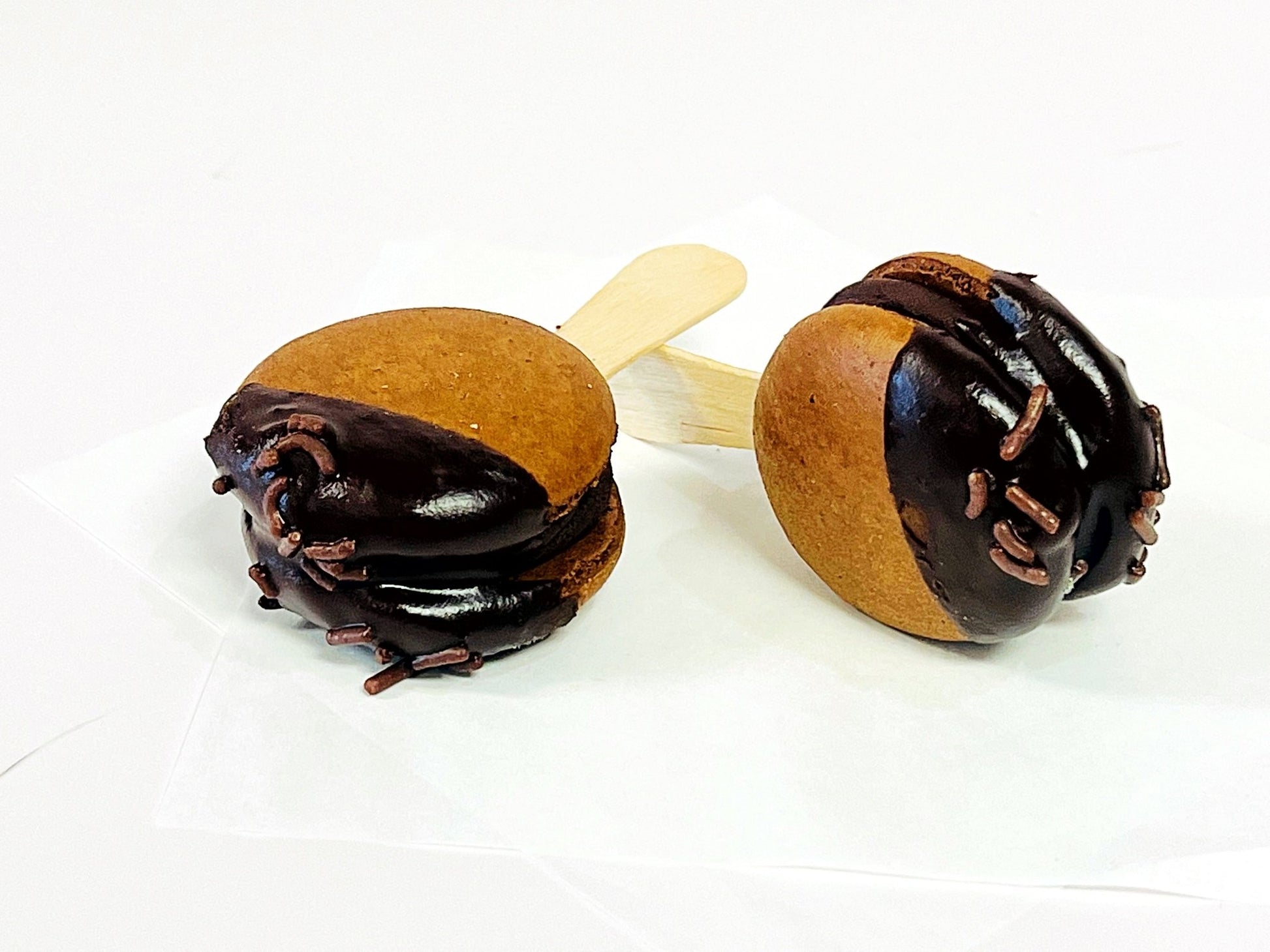 Milk Chocolate French Macaron Cake Pop | Available in 12 & 24 - Macaron Centrale12 Pack