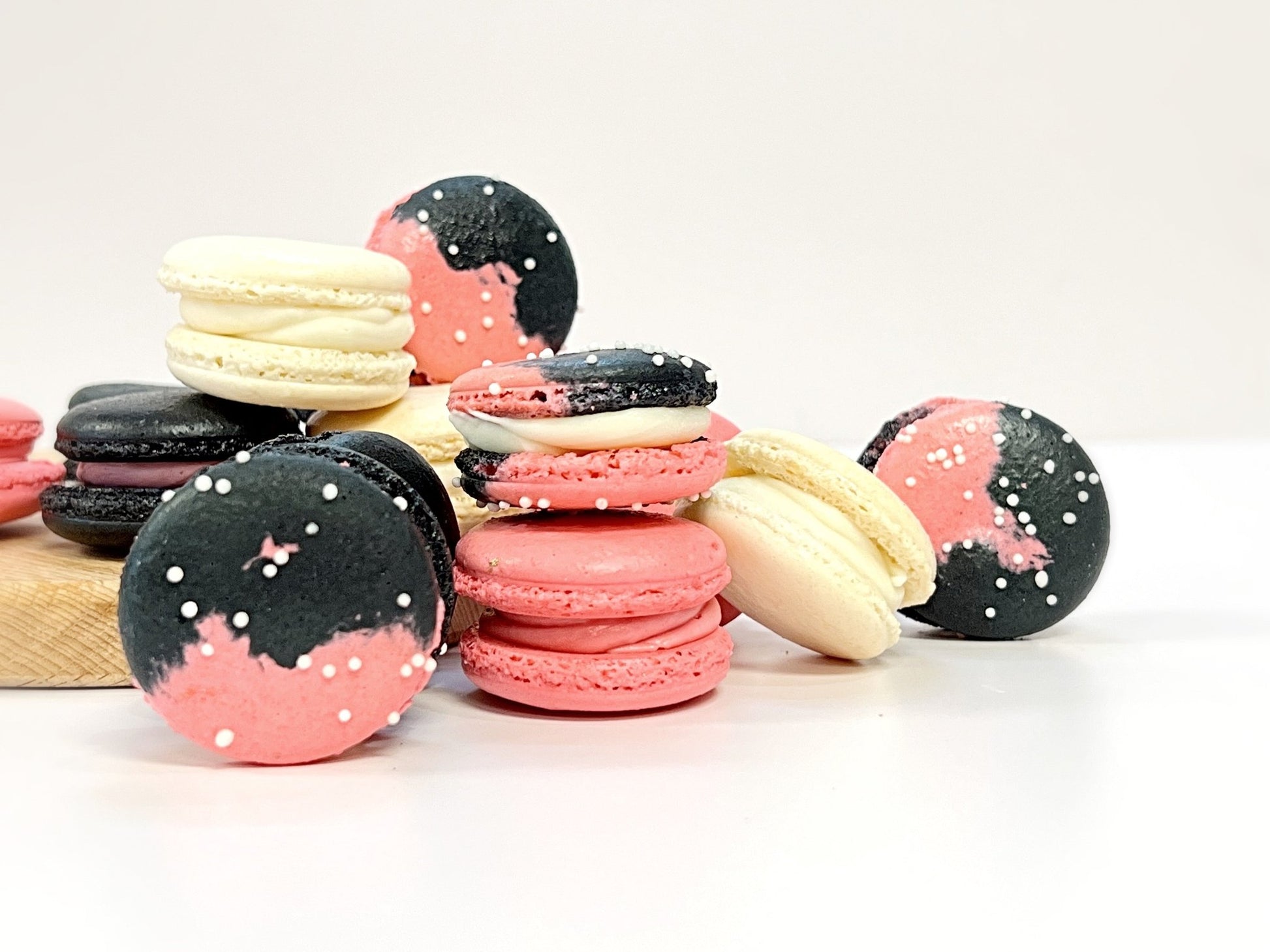 Minnie Vibe: A Flavorful Quartet of French Macarons in One Set | 36 Pack - Macaron Centrale