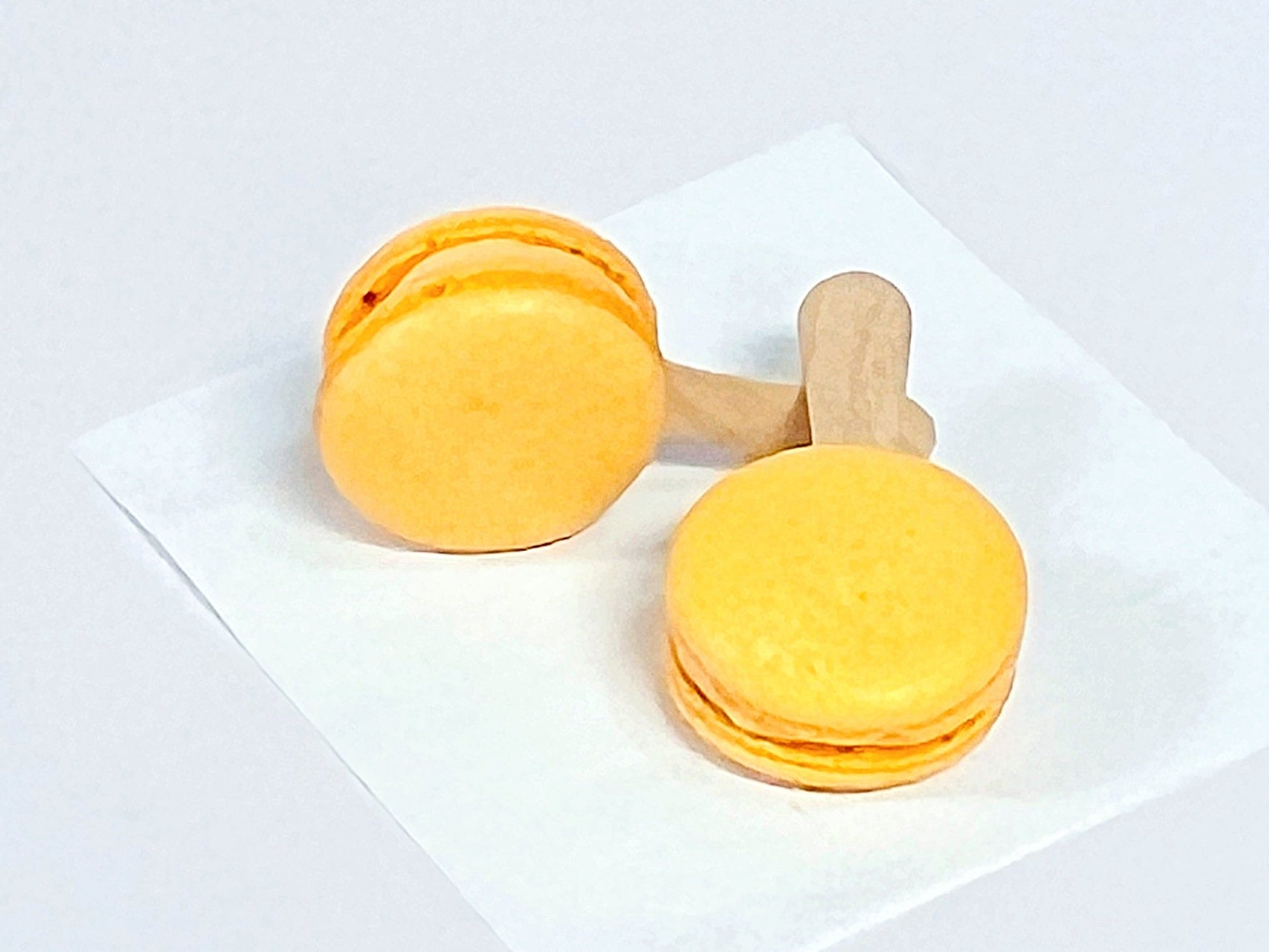 Orange Cream Macaron Sucettes En Gros | Available in 24 & 48 Sucettes - Macaron Centrale24 Pack