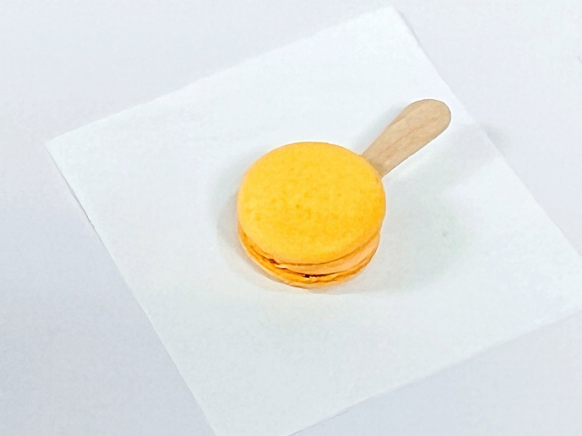 Orange Cream Macaron Sucettes En Gros | Available in 24 & 48 Sucettes - Macaron Centrale24 Pack