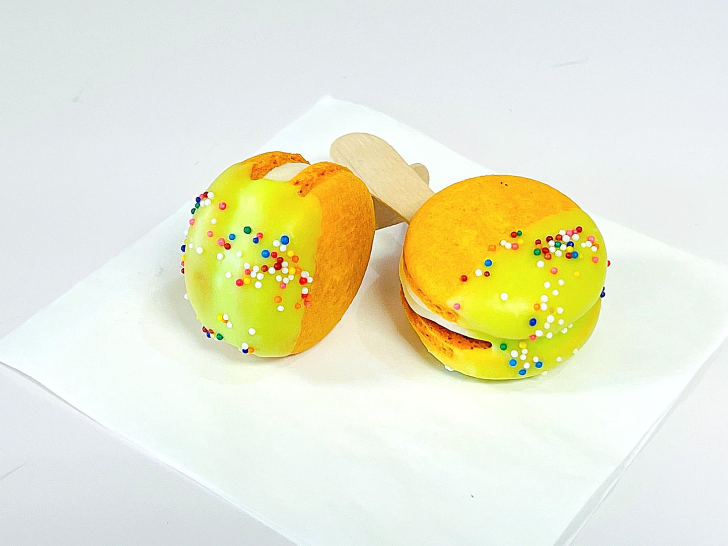 Orange Marmalade French Macaron Cake Pop | Available in 12 & 24 - Macaron Centrale12 Pack