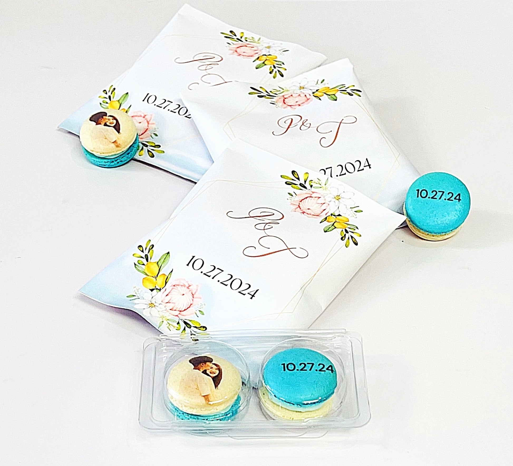 Personalized Wedding Favor Pouch with Custom Macarons | Party Favor 2 - Pack - Macaron CentraleWedding Favor6 Pouches (12 Macarons)