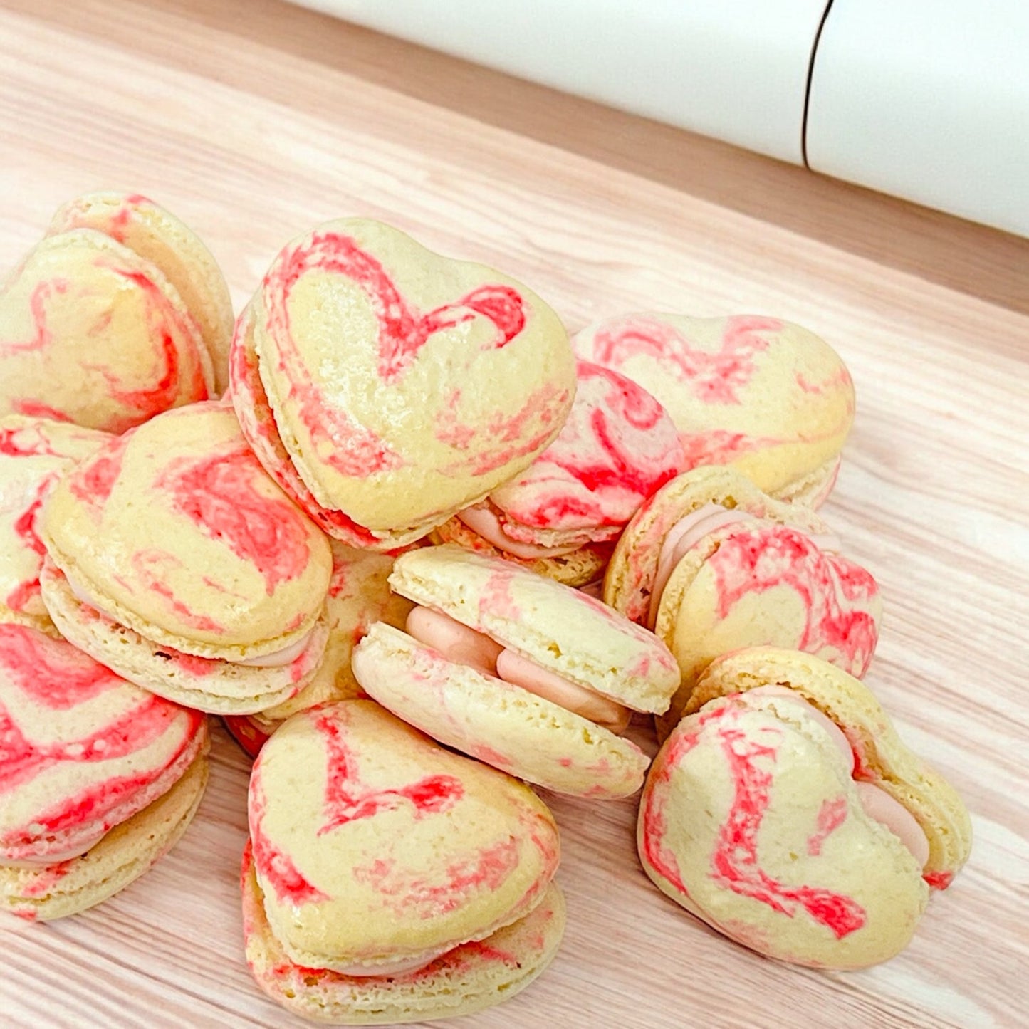 Pink Swirl Heart French Macarons | Ideal for Valentine's Day gifts, birthdays, weddings, anniversaries and more - Macaron CentraleValentine'sDefault (Pomegranate)12 Pack