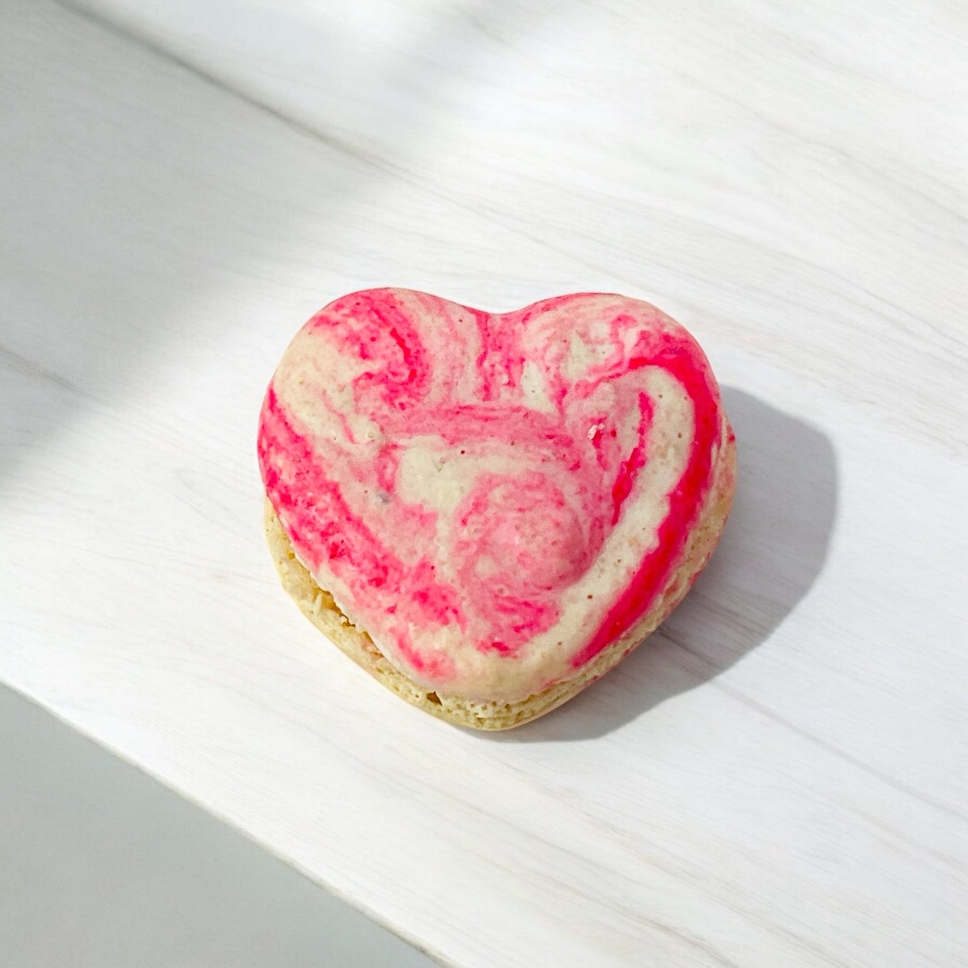 Pink Swirl Heart French Macarons | Ideal for Valentine's Day gifts, birthdays, weddings, anniversaries and more - Macaron CentraleValentine'sDefault (Pomegranate)12 Pack