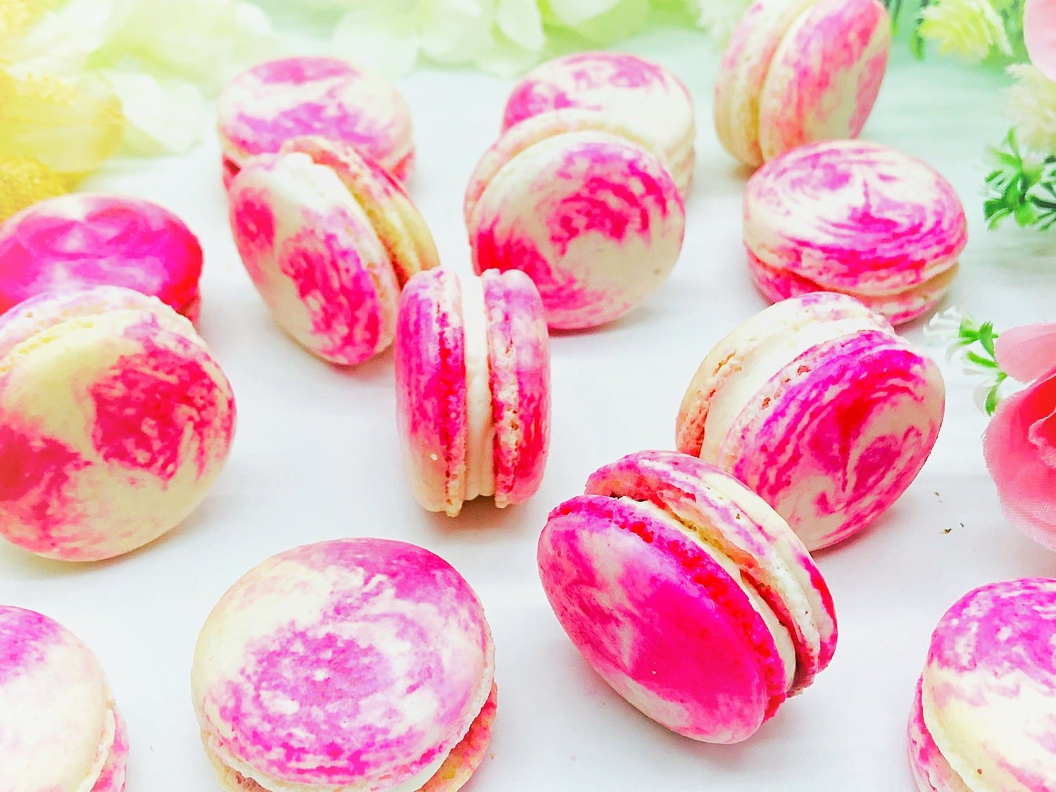 Raspberry Cheesecake Macarons (6 Pack) | Ideal for celebratory events. - Macaron Centrale