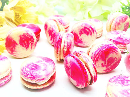 Raspberry Cheesecake Macarons (6 Pack) | Ideal for celebratory events. - Macaron Centrale