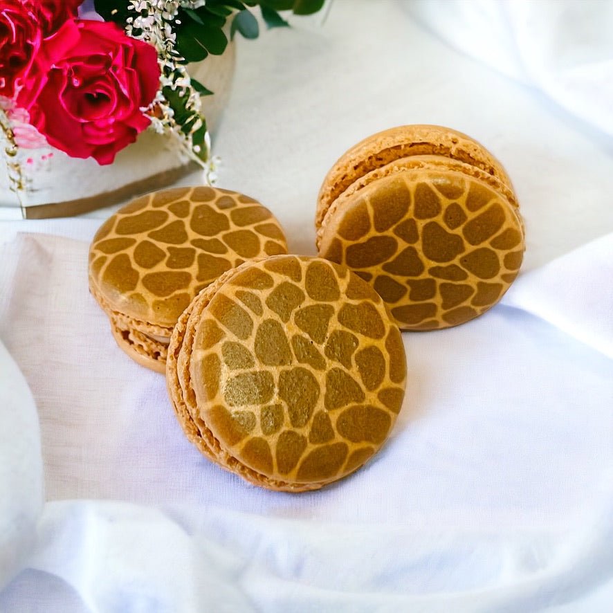 Safari Printed French MacaronSet | Available in 6, 12 & 24 Pack - Macaron Centrale6 PackGiraffe