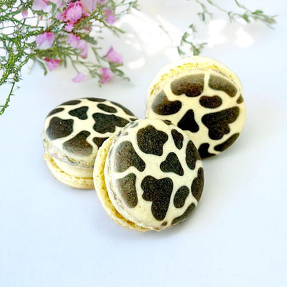 Safari Printed French MacaronSet | Available in 6, 12 & 24 Pack - Macaron Centrale6 PackCow