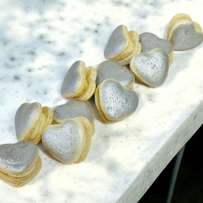 Silver Heart French Macarons | Ideal for Valentine's Day gifts, birthdays, weddings, anniversaries and more - Macaron CentraleValentine'sDefault (Vanilla)12 Pack