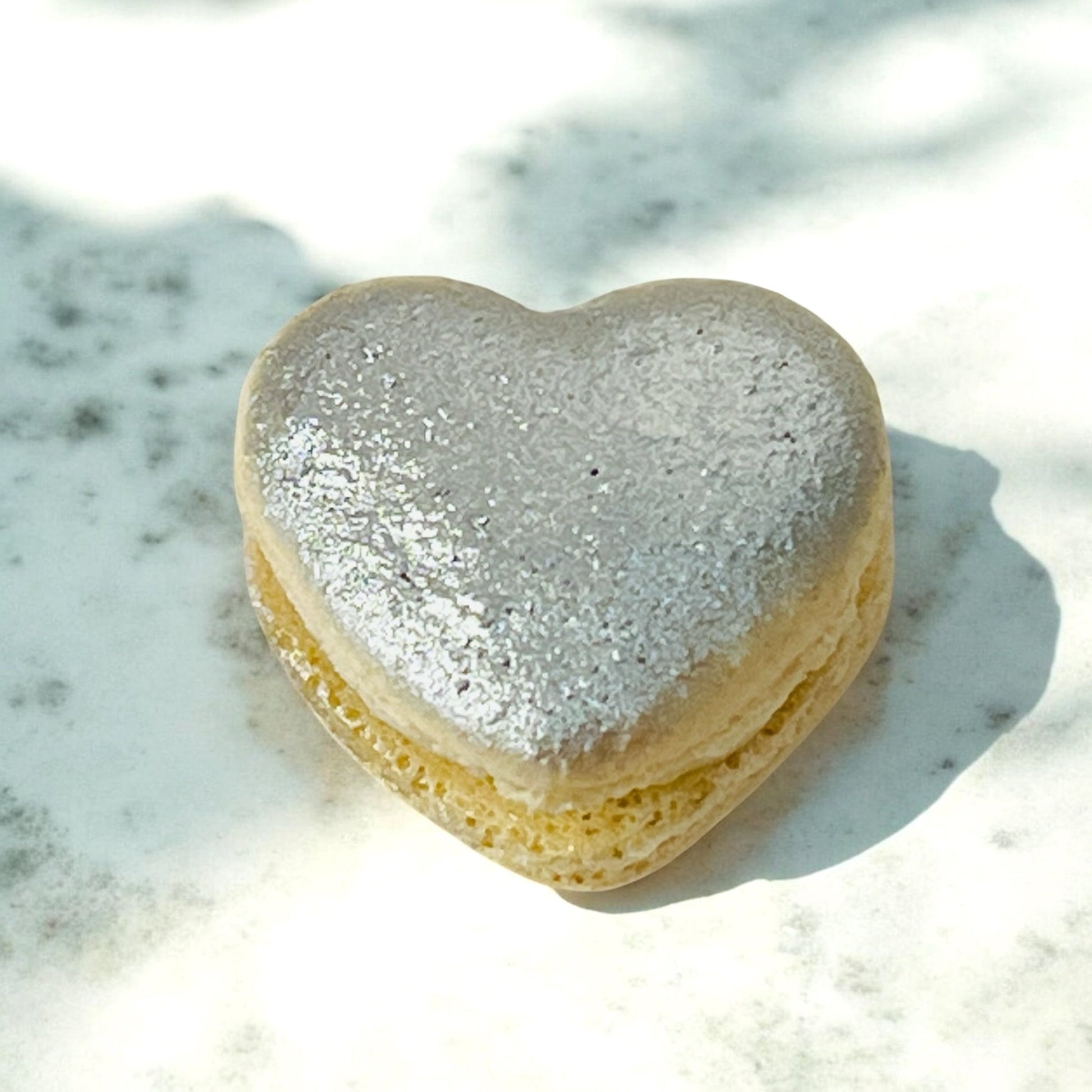 Silver Heart French Macarons | Ideal for Valentine's Day gifts, birthdays, weddings, anniversaries and more - Macaron CentraleValentine'sDefault (Vanilla)12 Pack