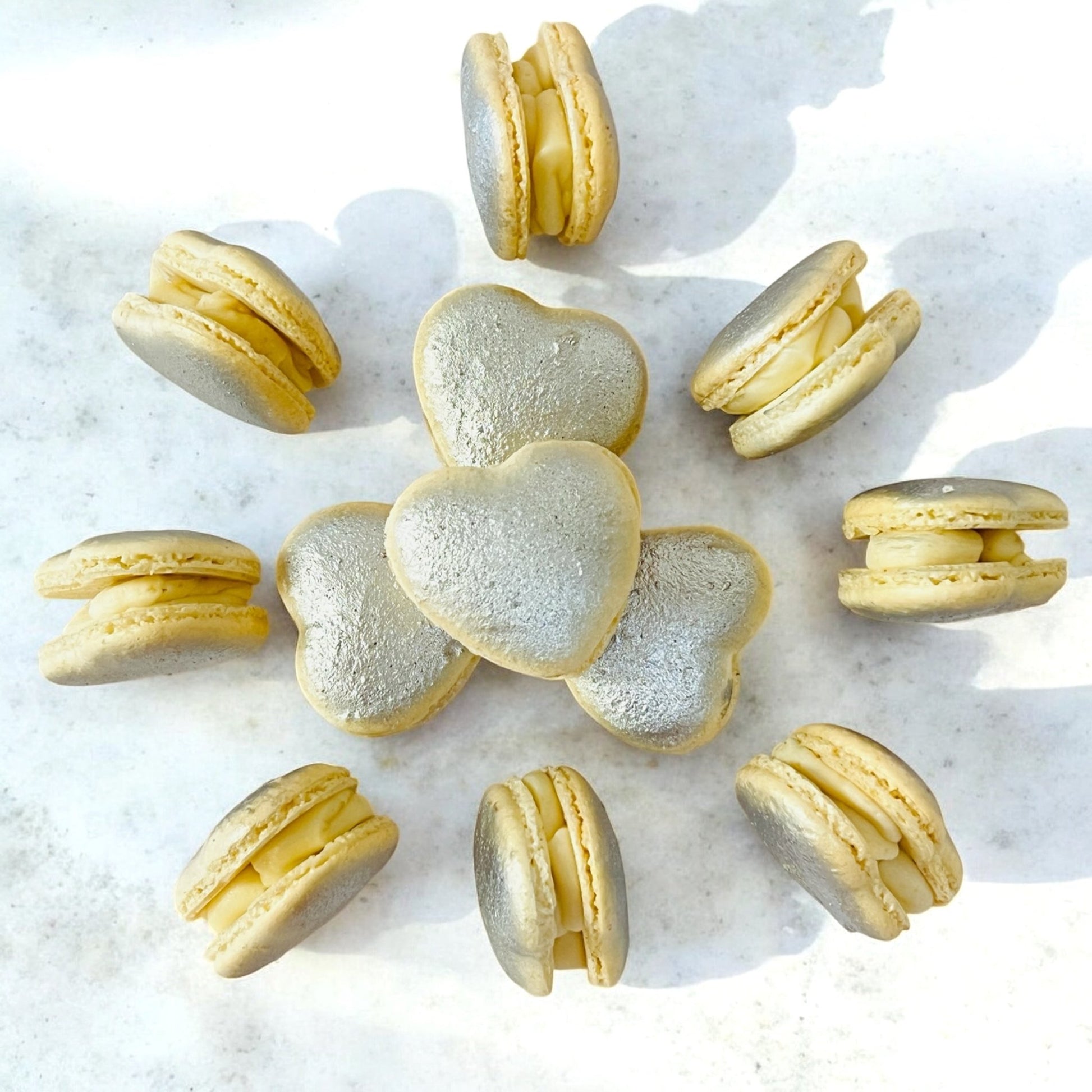 Silver Heart French Macarons | Ideal for Valentine's Day gifts, birthdays, weddings, anniversaries and more - Macaron CentraleValentine'sDefault (Vanilla)12 Pack