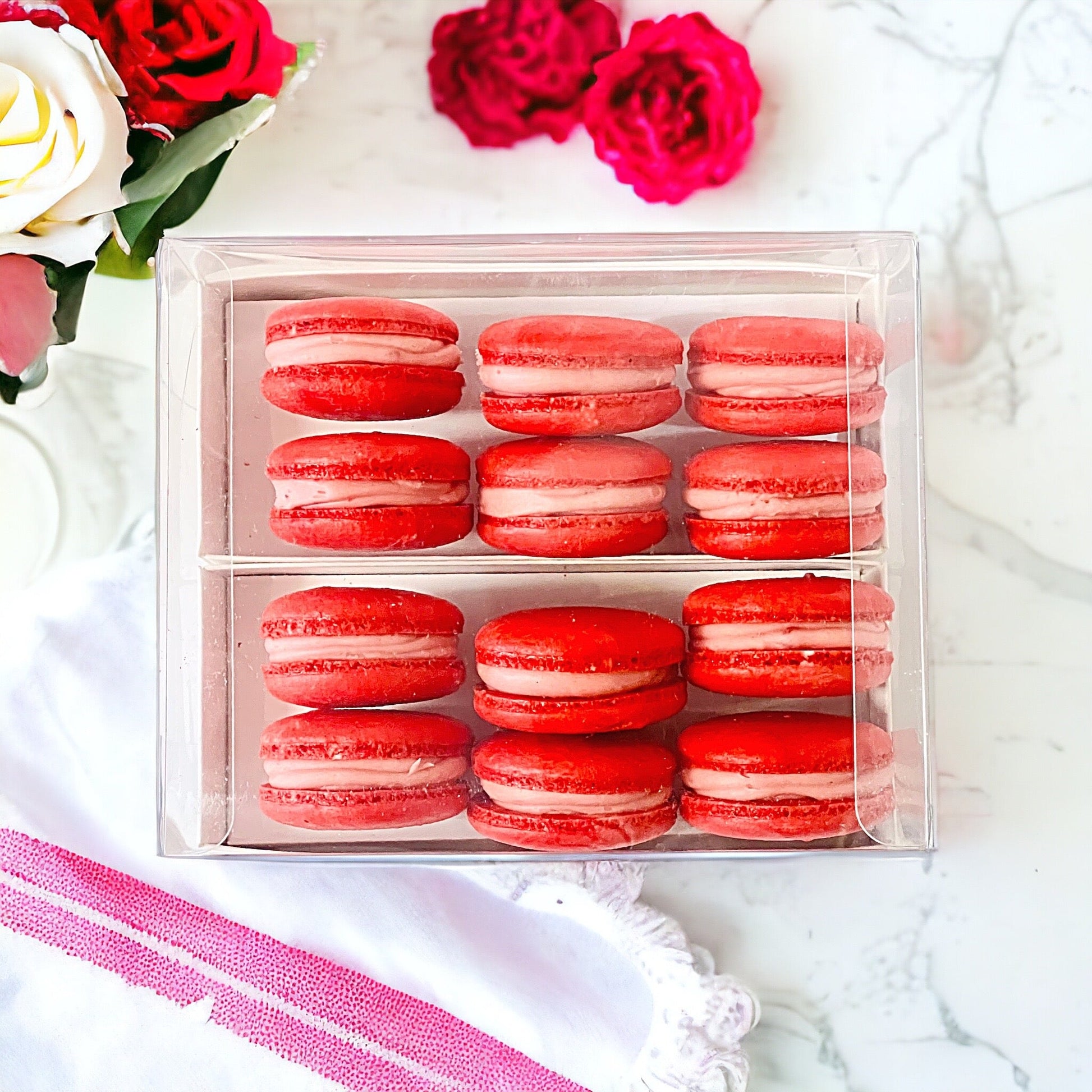 Strawberry Cream Macaron Sucettes En Gros | Available in 24 & 48 Sucettes - Macaron Centrale24 Pack