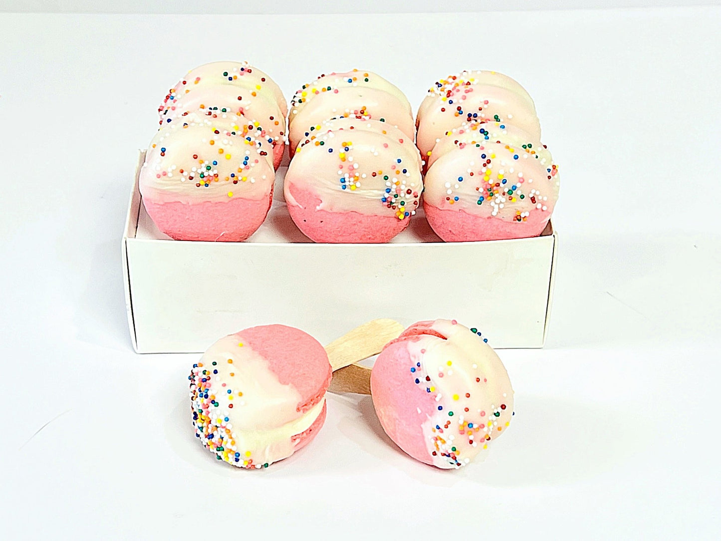 Strawberry French Macaron Cake Pop | Available in 12 & 24 - Macaron Centrale12 Pack