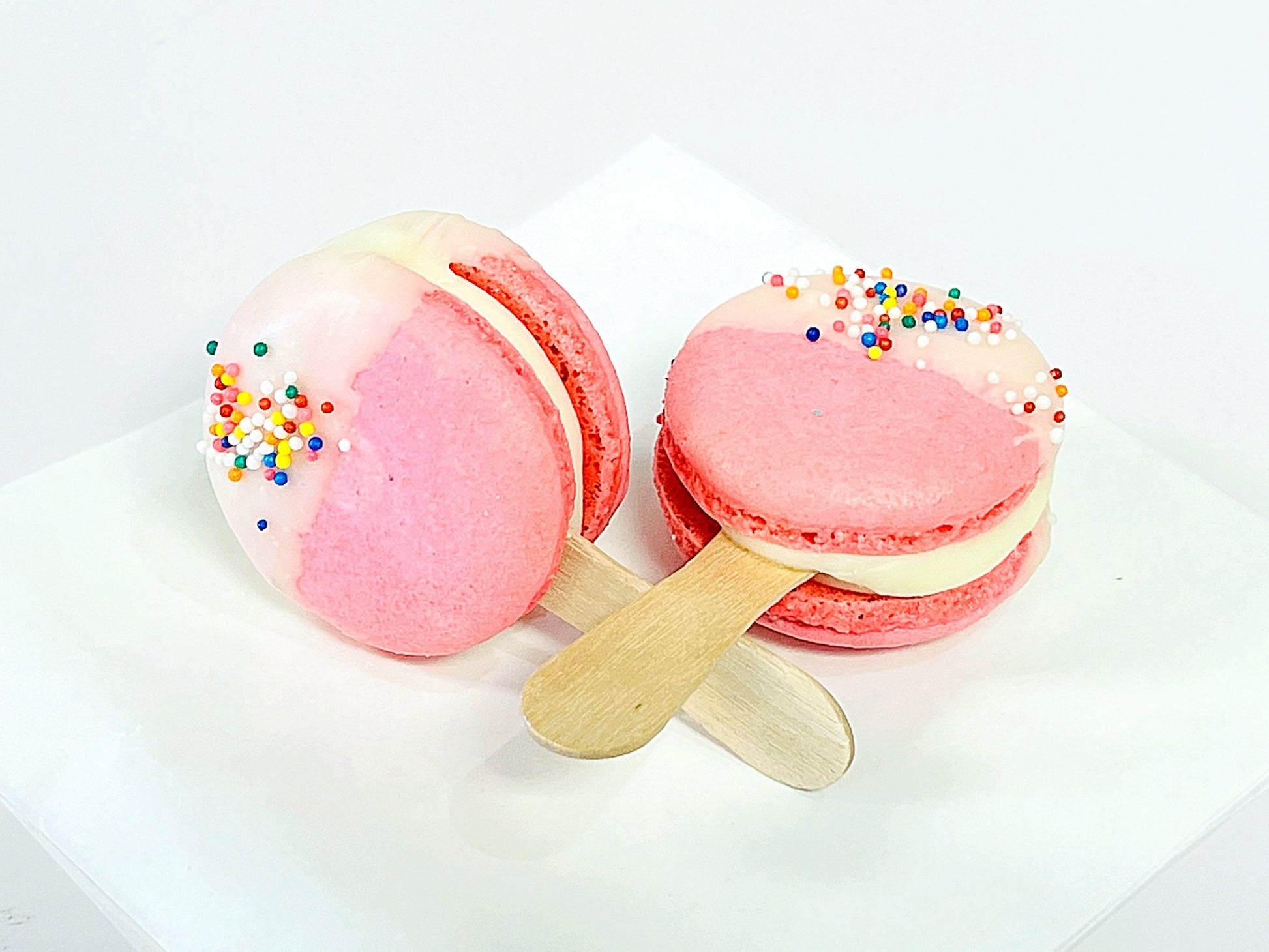 Strawberry French Macaron Cake Pop | Available in 12 & 24 - Macaron Centrale12 Pack