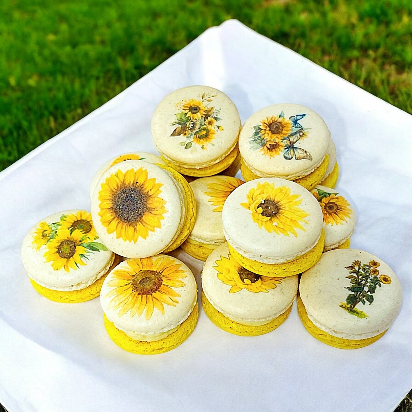 Sunflower - Themed Custom Macarons - Choose Your Flavor - Macaron Centrale6 Pack