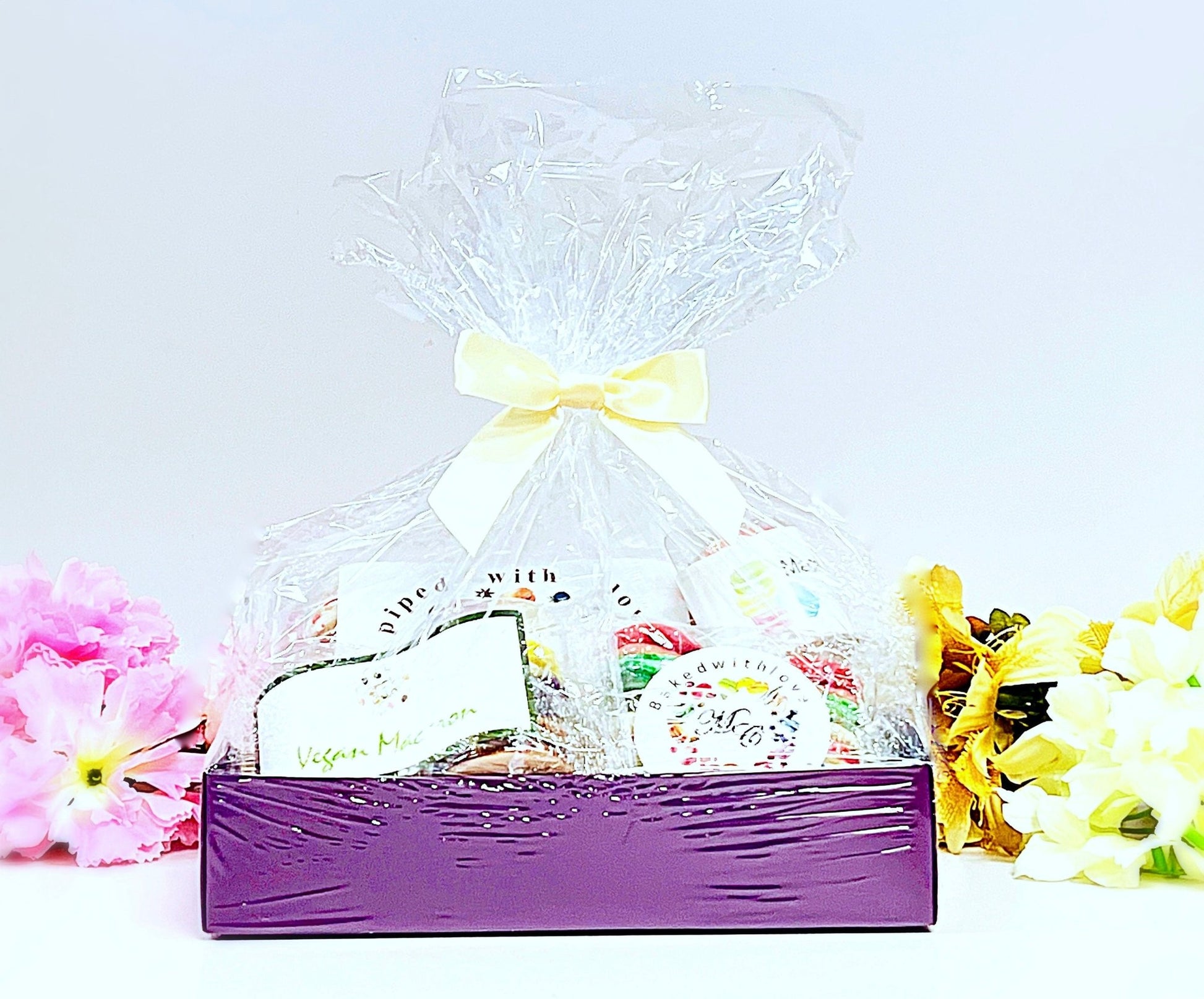 The Macaron Basket Set | Surprise Me Basket - Macaron Centrale