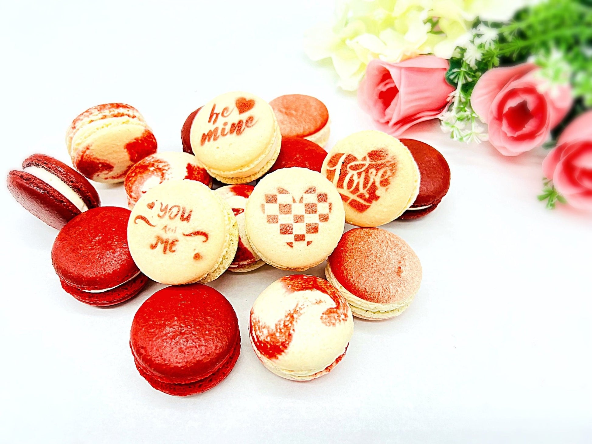 The Red Love Macarons | 12 French Macarons Set - Macaron Centrale
