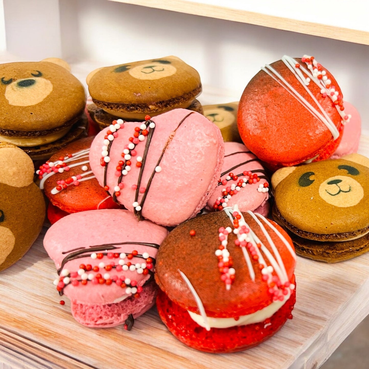 Valentine's Macaron Trio | Bear Chocolate Caramel, Cranberry Hearts & Apple Cinnamon - Macaron CentraleValentine's6 Pack