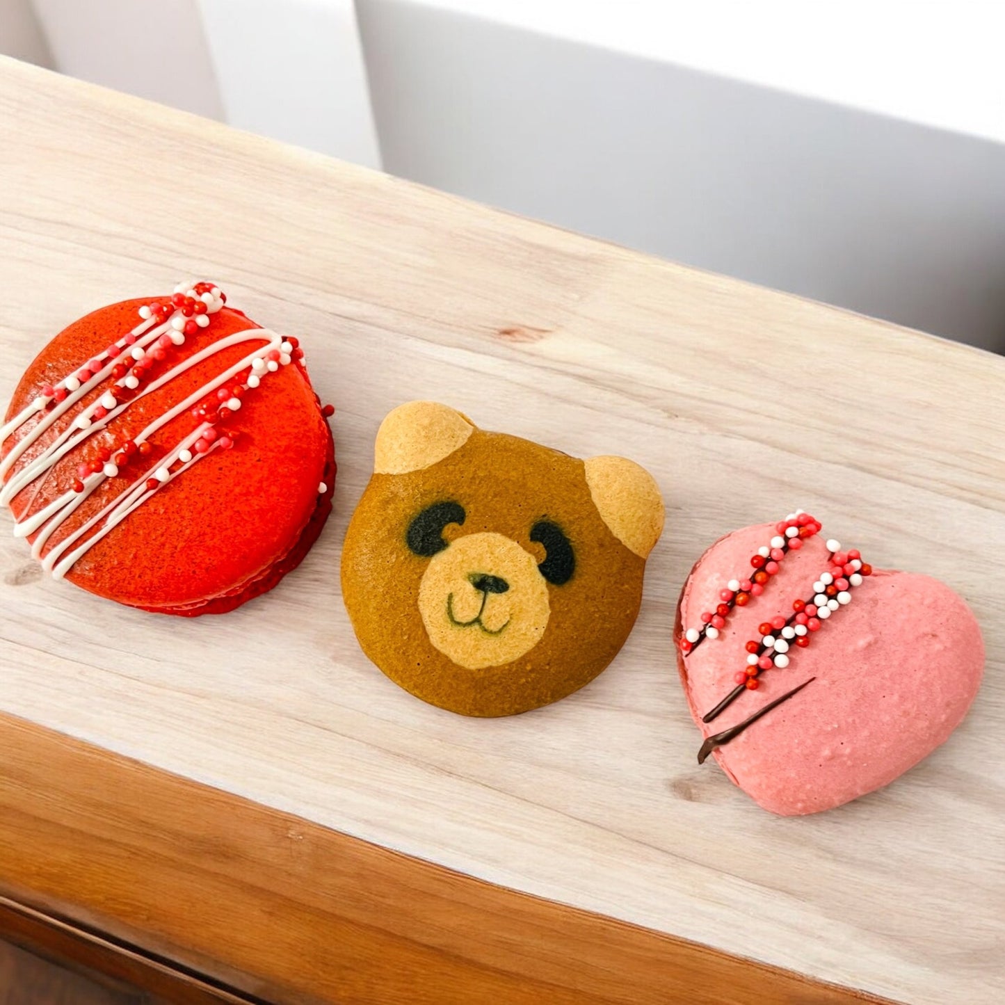 Valentine's Macaron Trio | Bear Chocolate Caramel, Cranberry Hearts & Apple Cinnamon - Macaron CentraleValentine's6 Pack