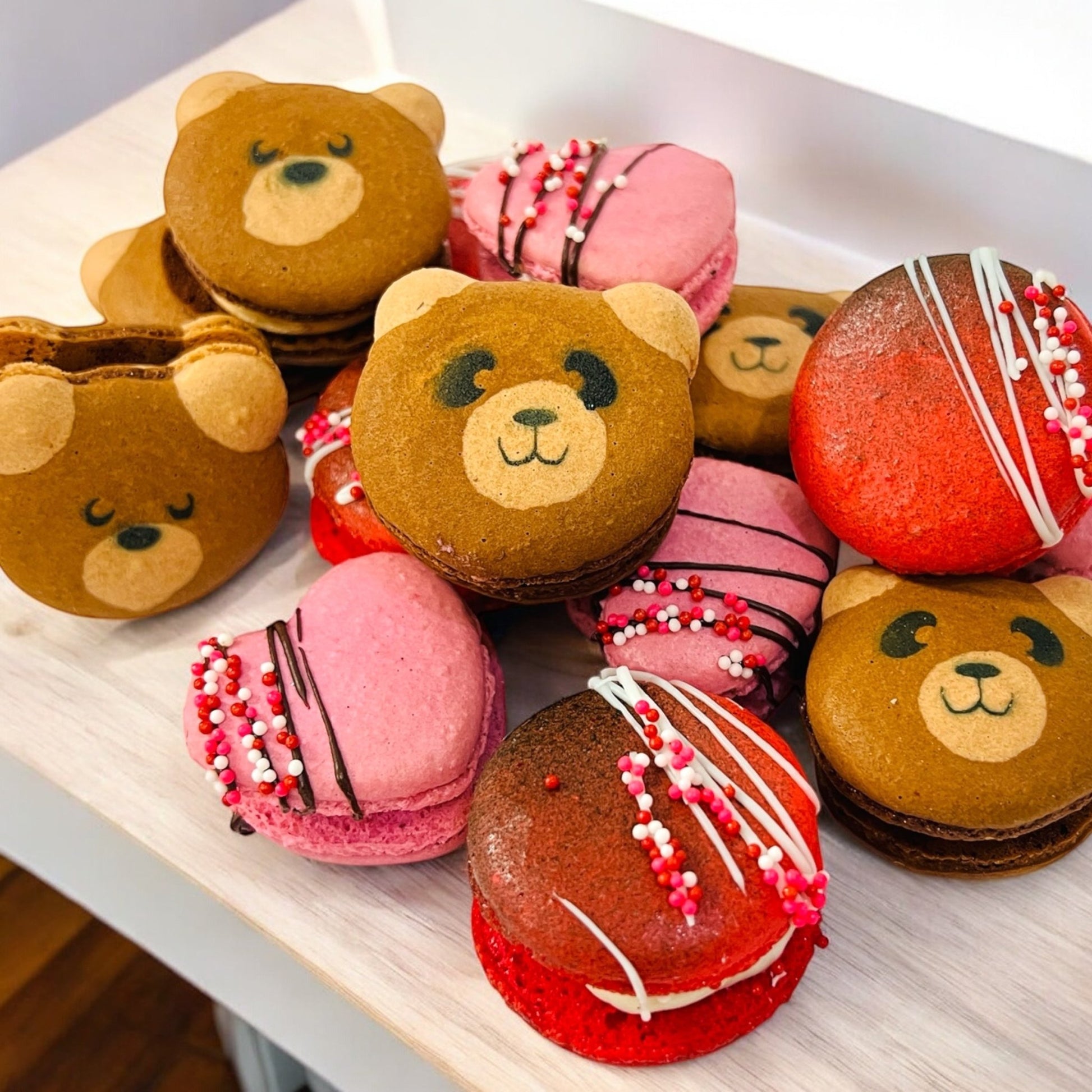 Valentine's Macaron Trio | Bear Chocolate Caramel, Cranberry Hearts & Apple Cinnamon - Macaron CentraleValentine's6 Pack