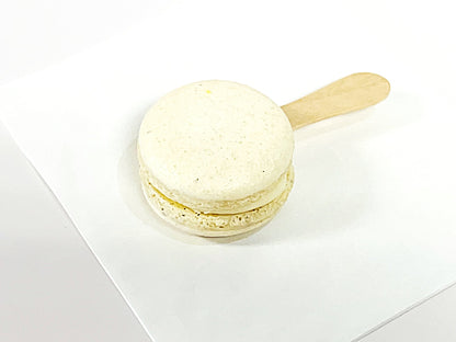 Vanilla Cream Macaron Sucettes En Gros | Available in 24 & 48 Sucettes - Macaron Centrale24 Pack