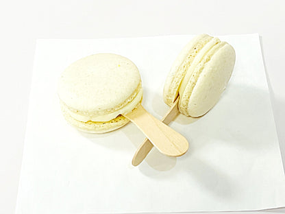 Vanilla Cream Macaron Sucettes En Gros | Available in 24 & 48 Sucettes - Macaron Centrale24 Pack