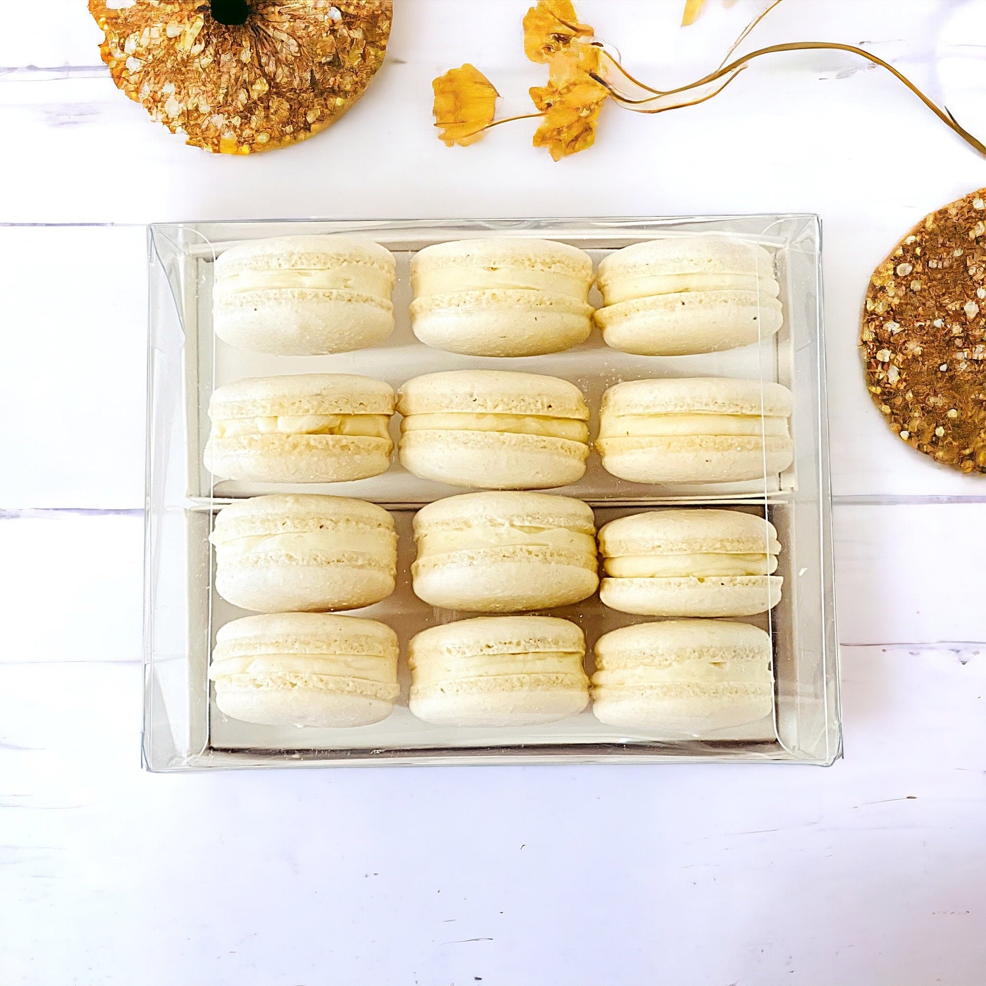 Vanilla Cream Macaron Sucettes En Gros | Available in 24 & 48 Sucettes - Macaron Centrale24 Pack