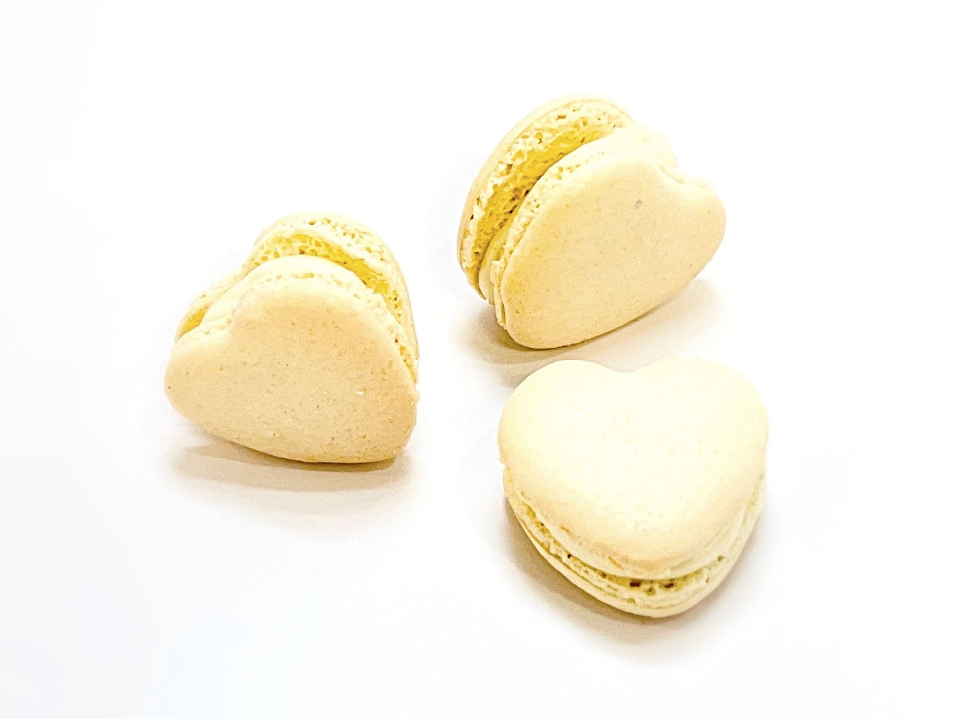 White Heart French Macarons | Ideal for Valentine's Day gifts, birthdays, weddings, anniversaries and more - Macaron CentraleDefault (Vanilla)12 Pack