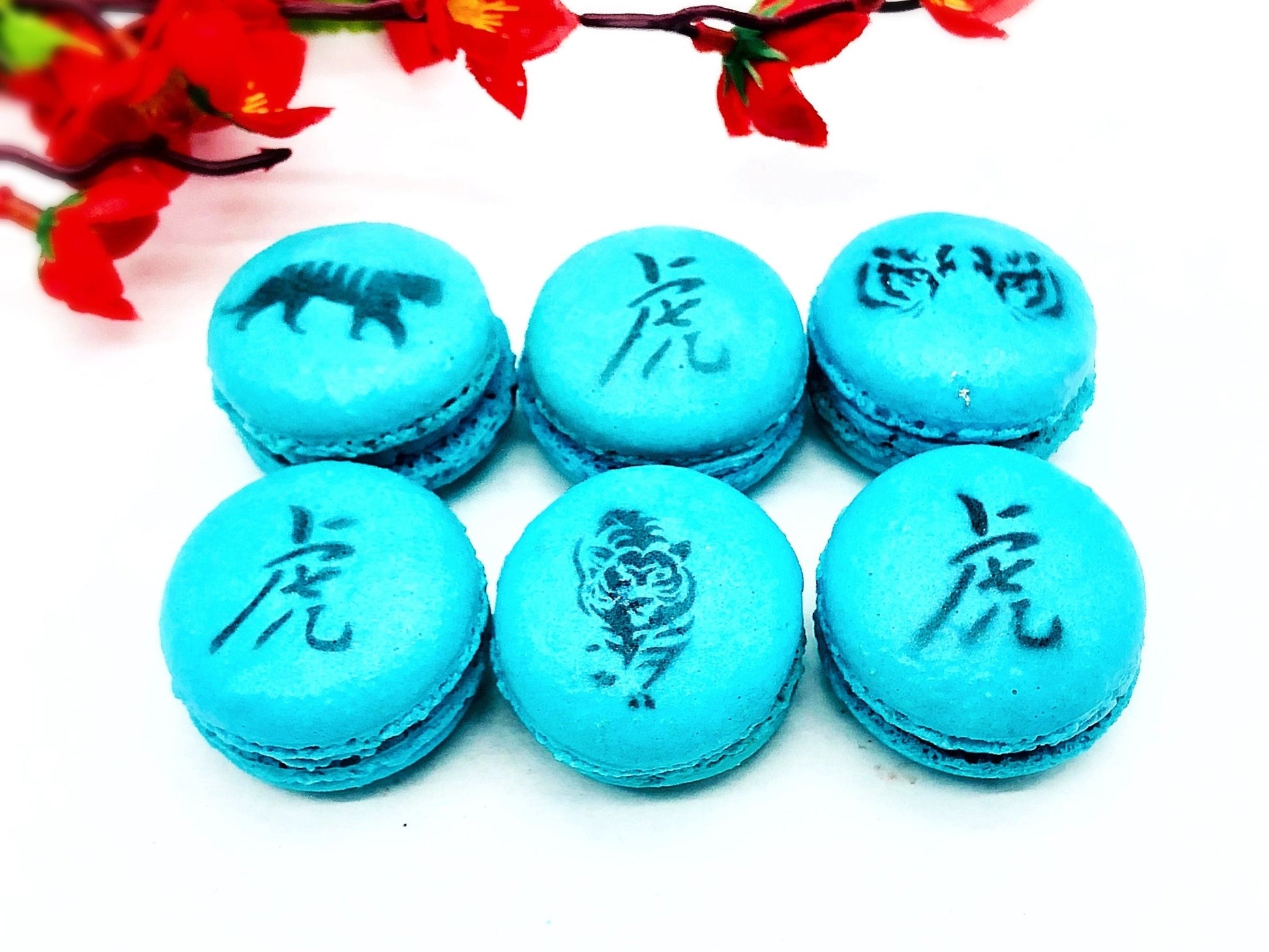 Year of Tiger | Blueberry Buttercream Macaron decorated with Gold Dust - Macaron Centrale6 Pack