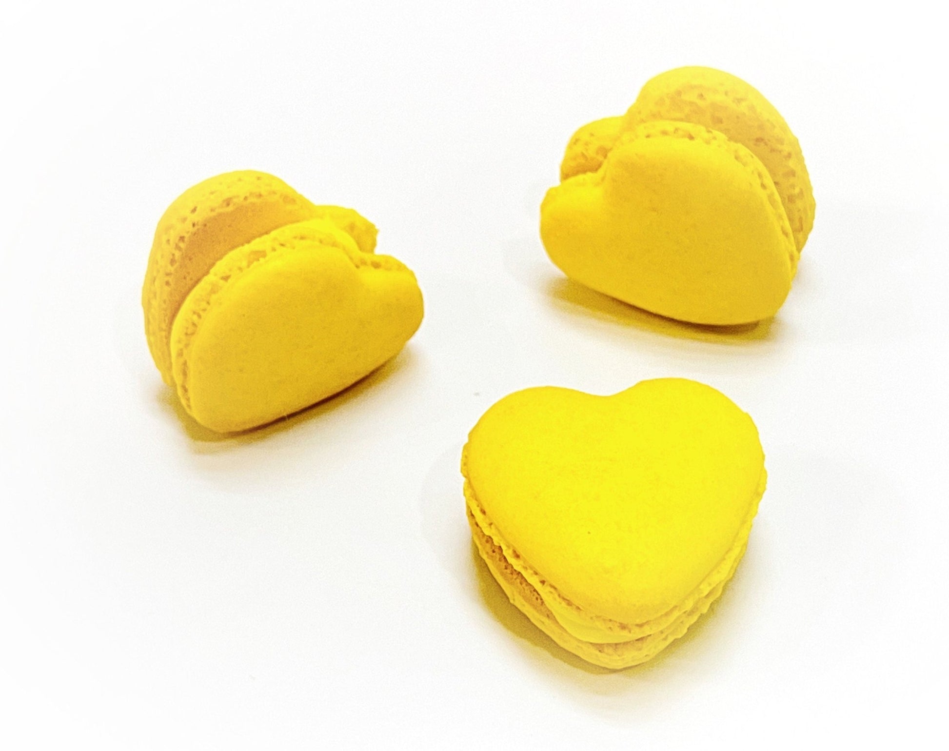 Yellow Heart French Macarons | Ideal for Valentine's Day gifts, birthdays, weddings, anniversaries and more - Macaron CentraleDefault (Lemon)12 Pack